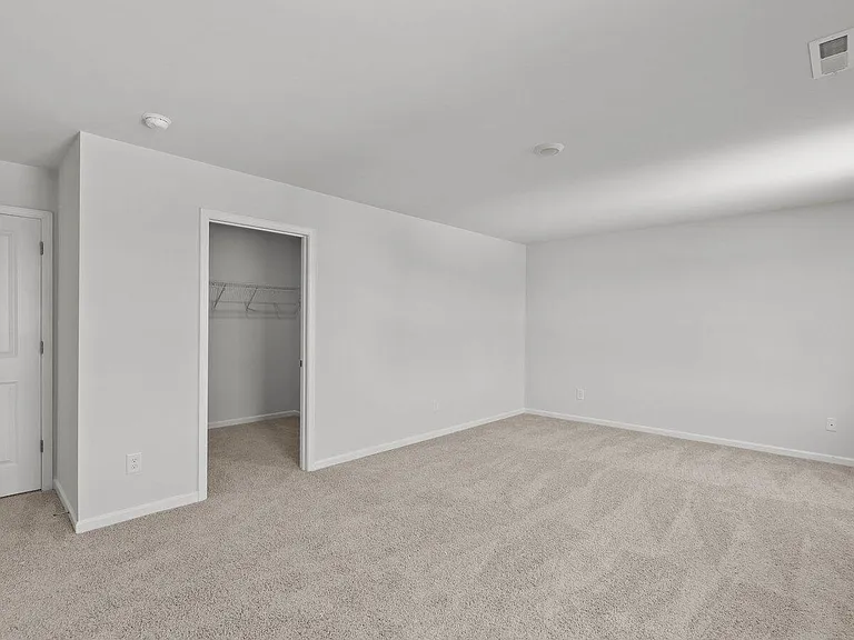 1025 Queensland Ln — Photo 7