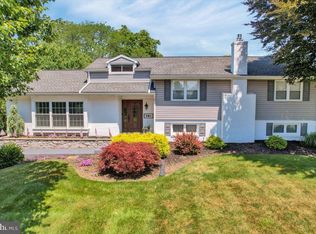 581 Valley View Dr, New Holland, PA 17557