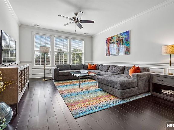 3rd image of 901 Four Seasons Ln