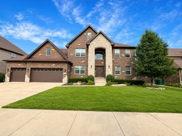 13070 Waterford Dr, Lemont, IL 60439