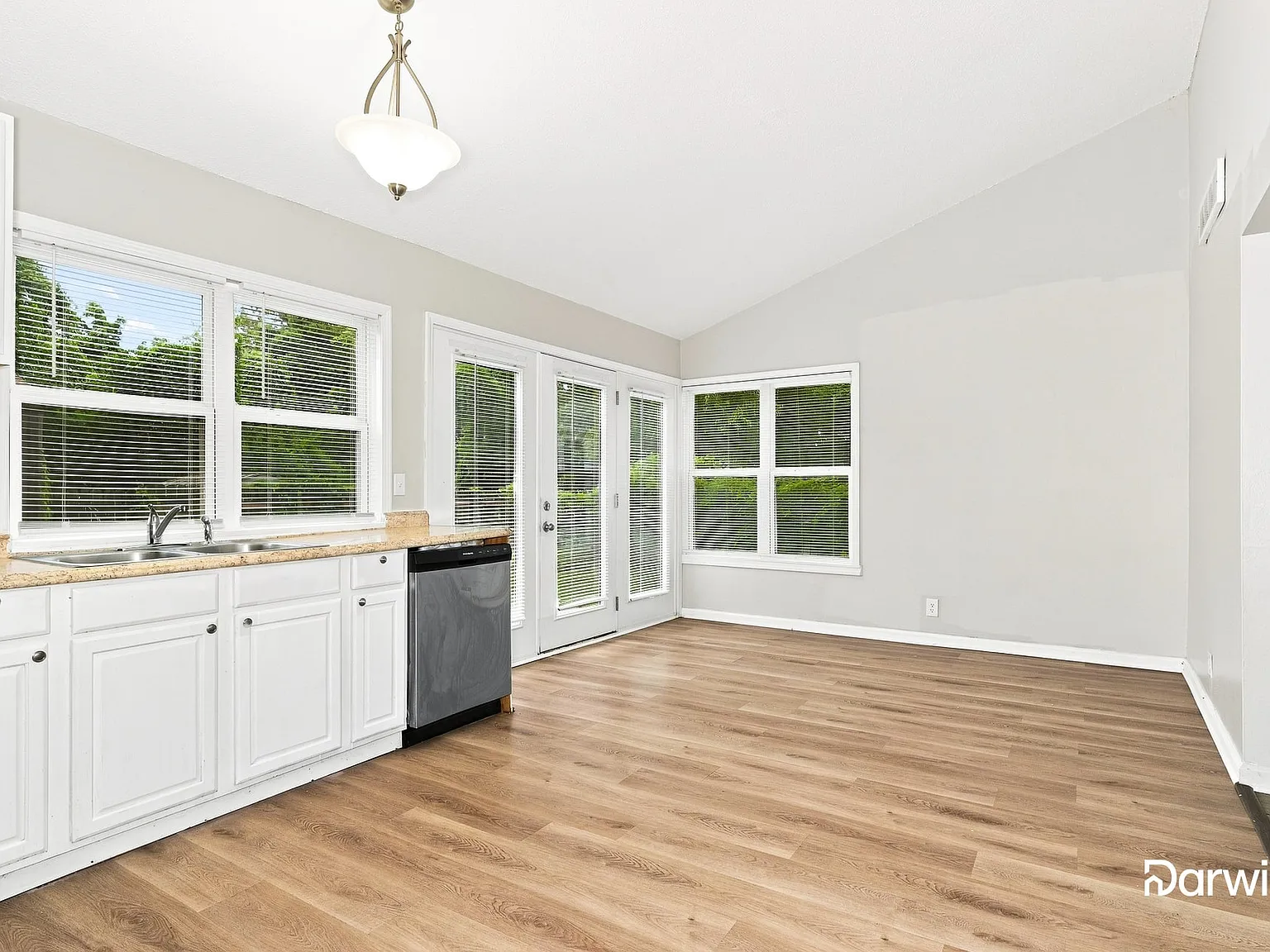 3 bed, 2.0 bath, 1212 sqft, $1,695 — Photo 4