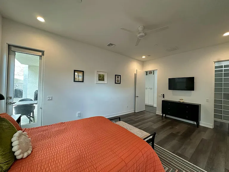 54620 Avenida Juarez — Photo 19