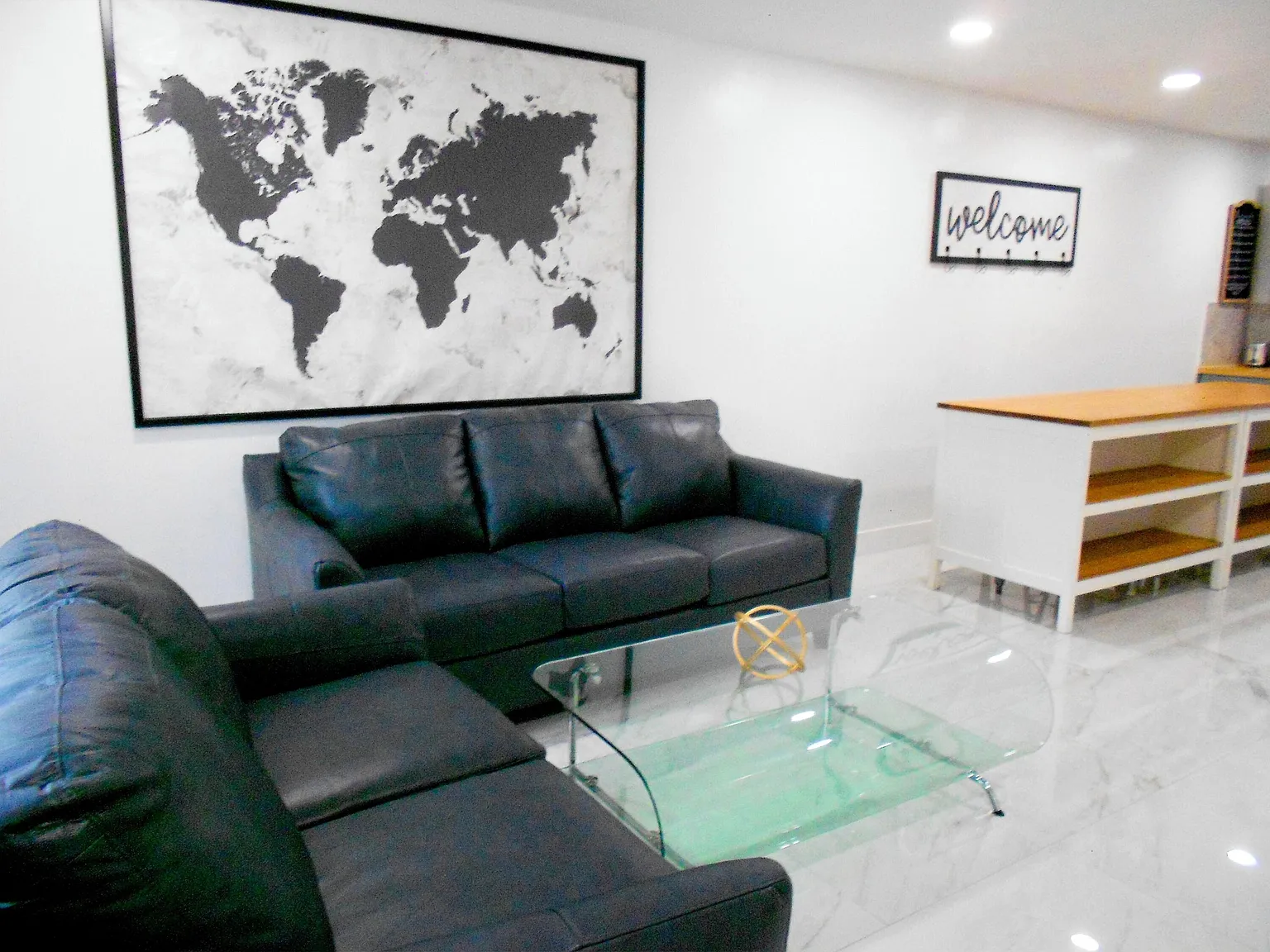 3 bed, 2.0 bath, 1400 sqft, $3,300 — Photo 3