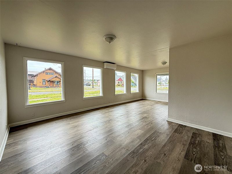 3rd image of 519 28th Street