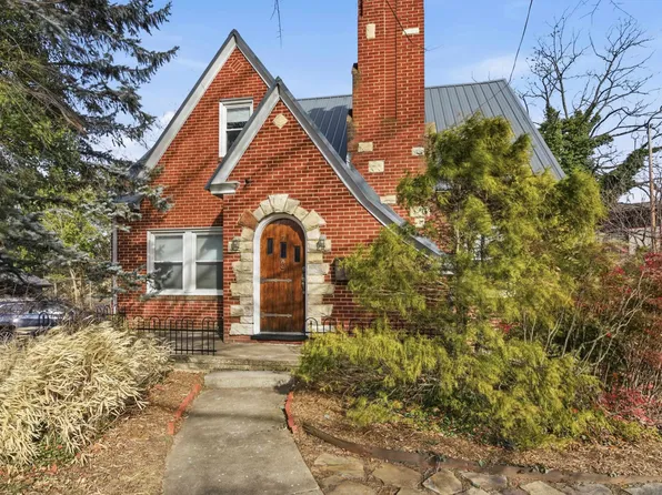 7 Radford St NW, Christiansburg, VA 24073