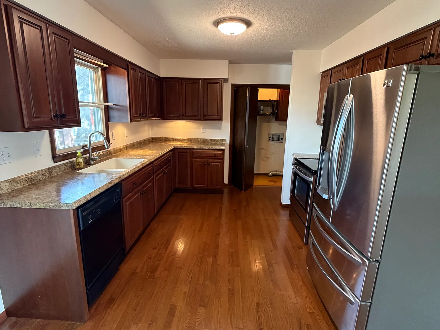 2 bed, 1361 sqft, $1,200 — Photo 3