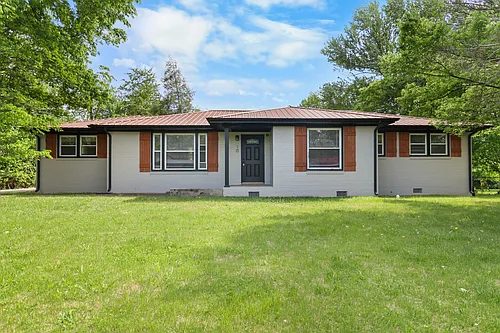10 Lexington Dr Photo 1