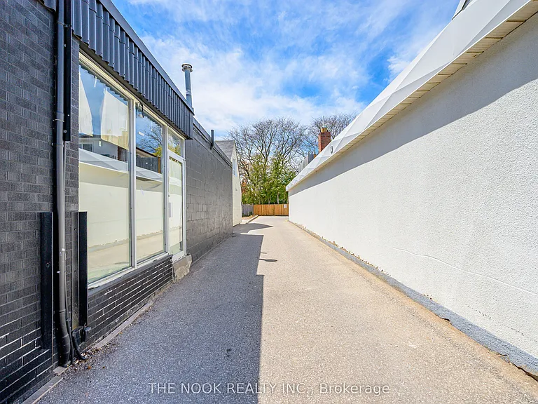 948 Simcoe St N #A — Photo 2