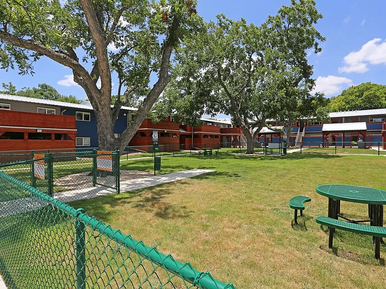 Axiom Apartments — Photo 9