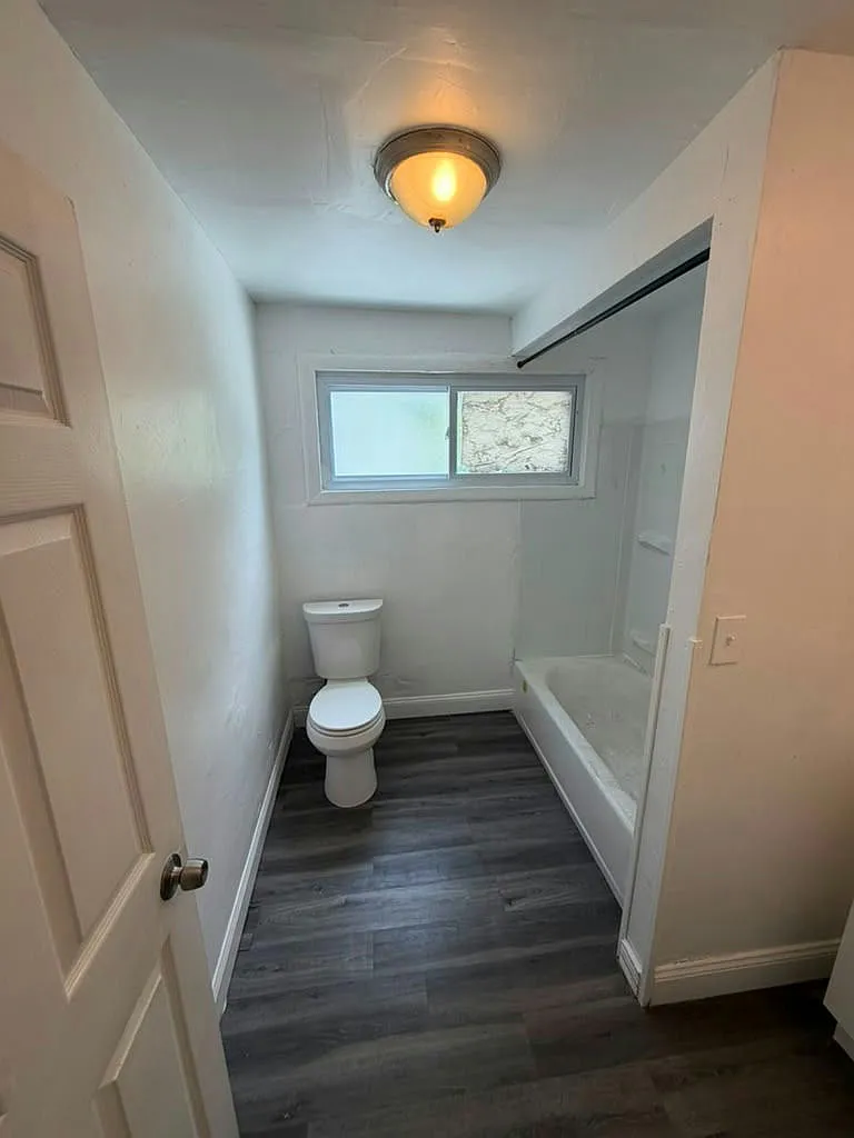 4 bed, 2422 sqft, $1,400 — Photo 4