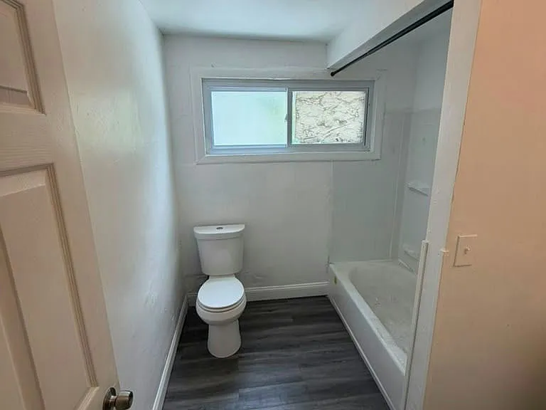 12420 Phillips Ave — Photo 4