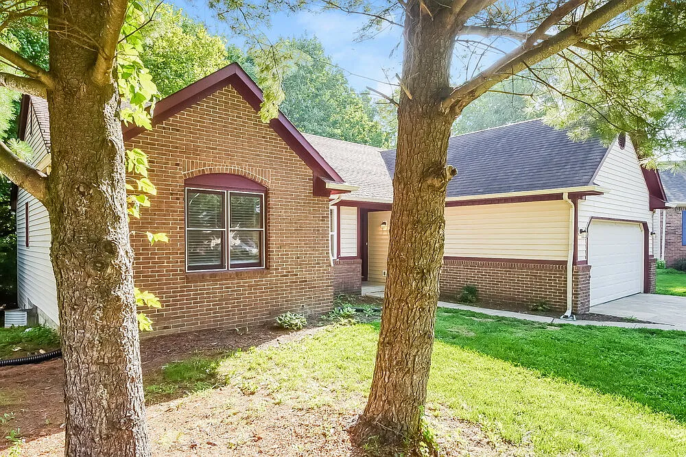 3 bed, 2.0 bath, 1380 sqft, $2,025 — Photo 3