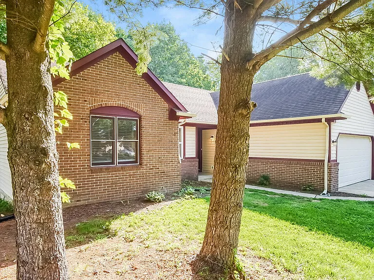 5865 Petersen Ct — Photo 3