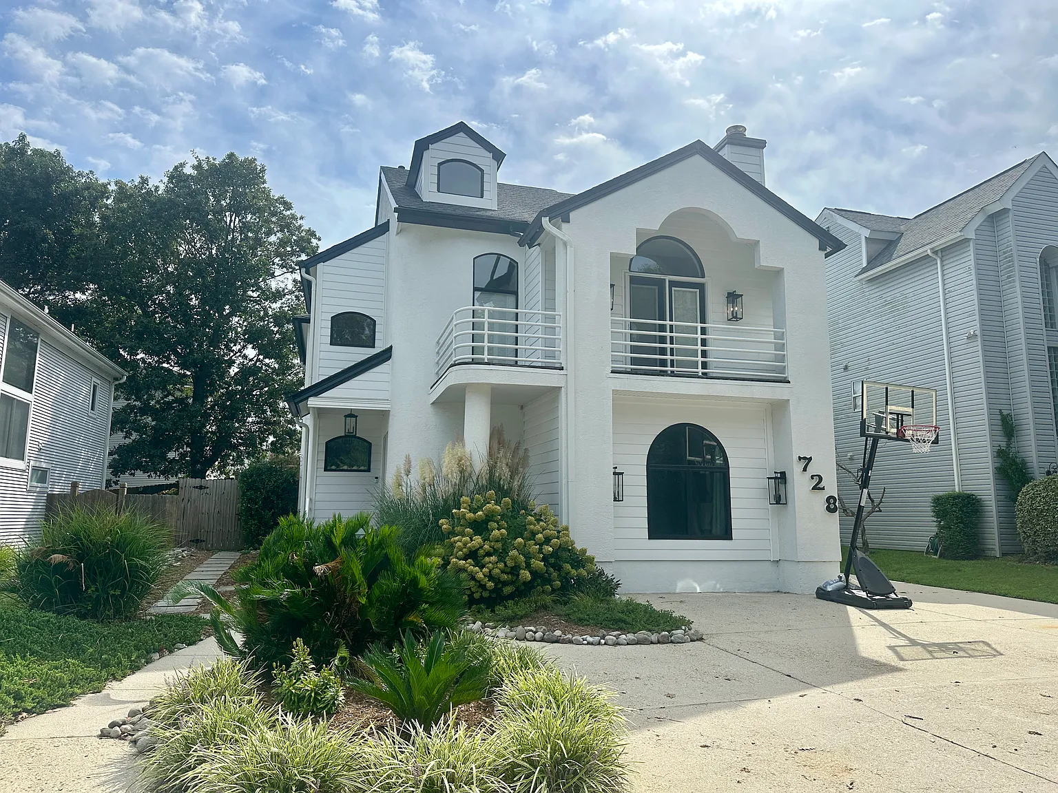4 bed, 2.5 bath, 3000 sqft, $4,000 — Photo 2