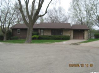 2894 Hickory Hl, Dubuque, IA 52001