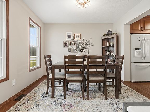 3rd image of 811 Landau Ln