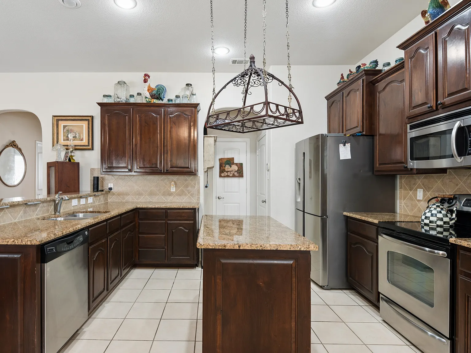 3 bed, 1770 sqft, $2,450 — Photo 4