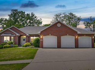 2491 Millstone Dr, Dubuque, IA 52002