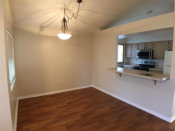 3rd image of 4028 Palo Alto Ct