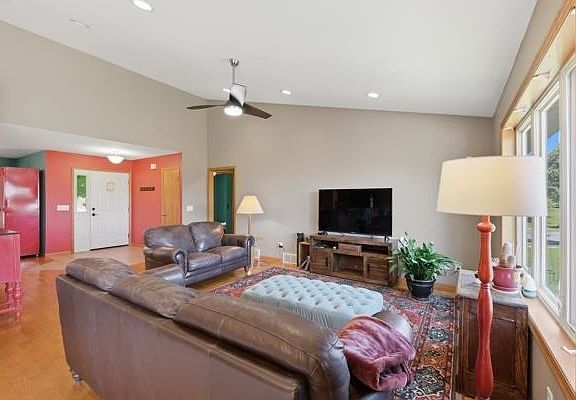 4th image of 701 Rodefeld Way