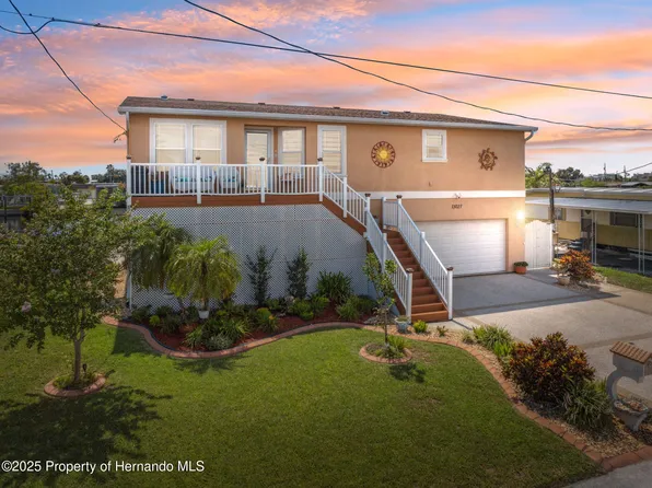 13027 Beacon Ct, Hudson, FL 34667
