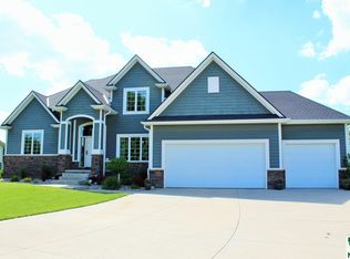 564 Itasca Ct, Dakota Dunes, SD 57049