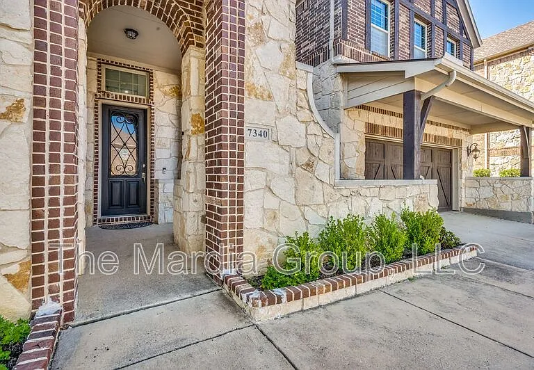 7340 Beranger Dr — Photo 3
