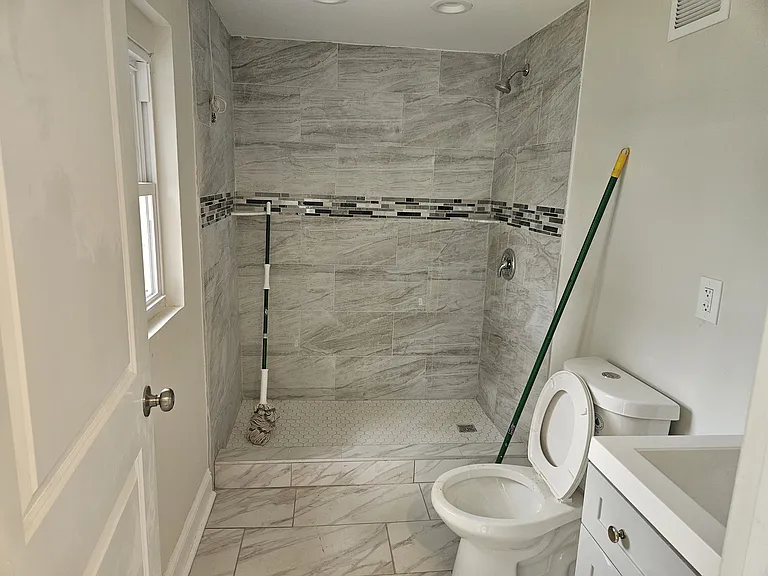 1015 S Beechfield Ave — Photo 26
