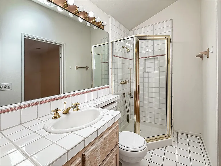 9201 Paso Robles Ave — Photo 36