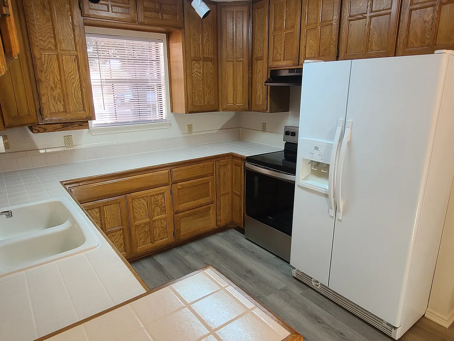 3 bed, 1100 sqft, $1,650 — Photo 3