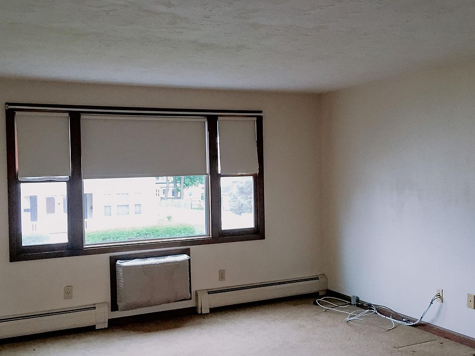 Huge living room with built in air conditioner