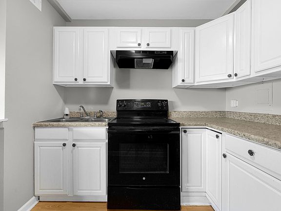 5th image of 2035 W Granville Ave APT 504