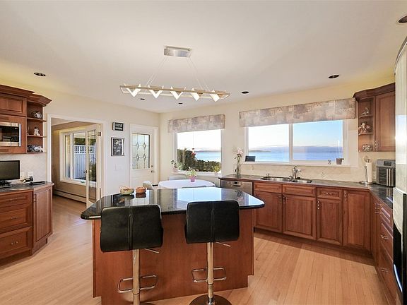 4th image of 2543 Shoreacres Rd