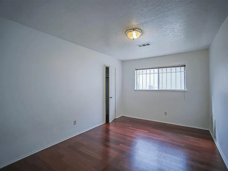 7010 Captain Dr — Photo 22