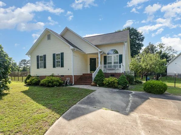 1211 Azalea Dr, Zebulon, NC 27597