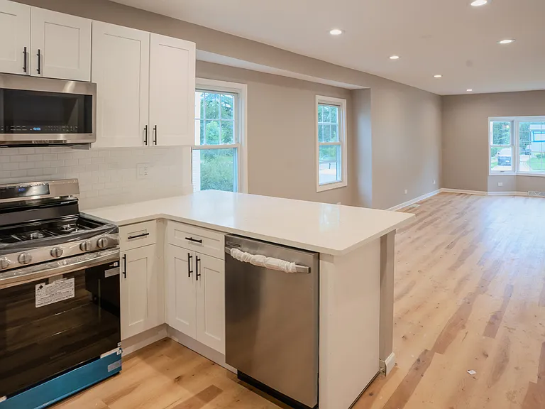 523 S Monterey Ave — Photo 4