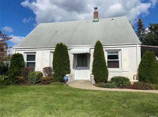 3001 N Jerusalem Rd, Levittown, NY 11756