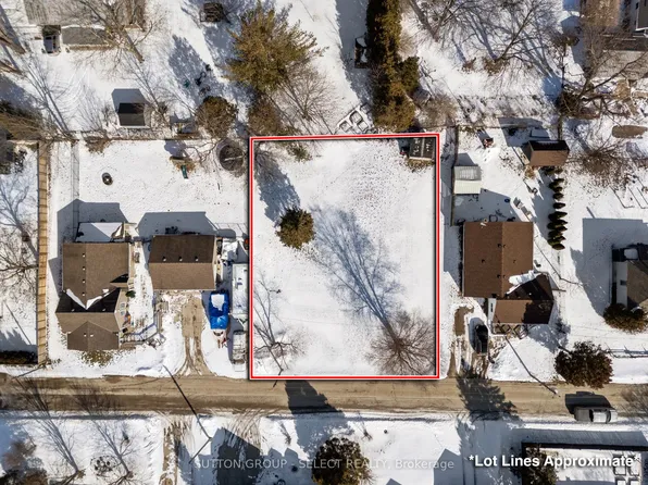 3910 Park St, Plympton Wyoming, ON N0N 1E0