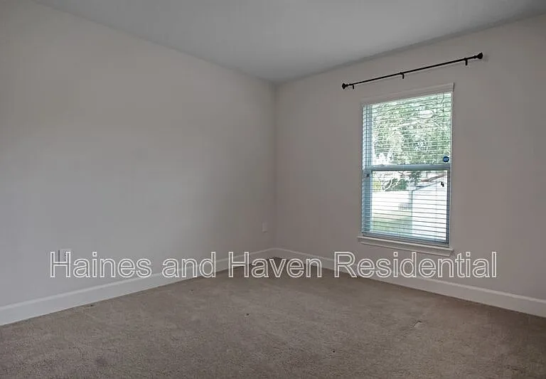1217 Forest Hills Dr — Photo 24