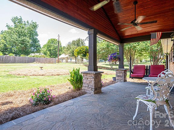 5th image of 601 Wren Rd