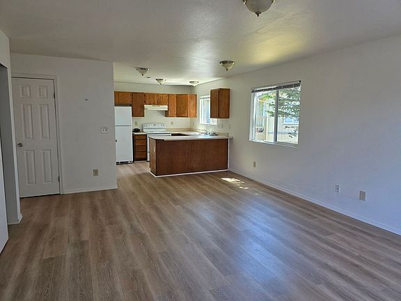 2nd image of 1033 Pacific Avenue