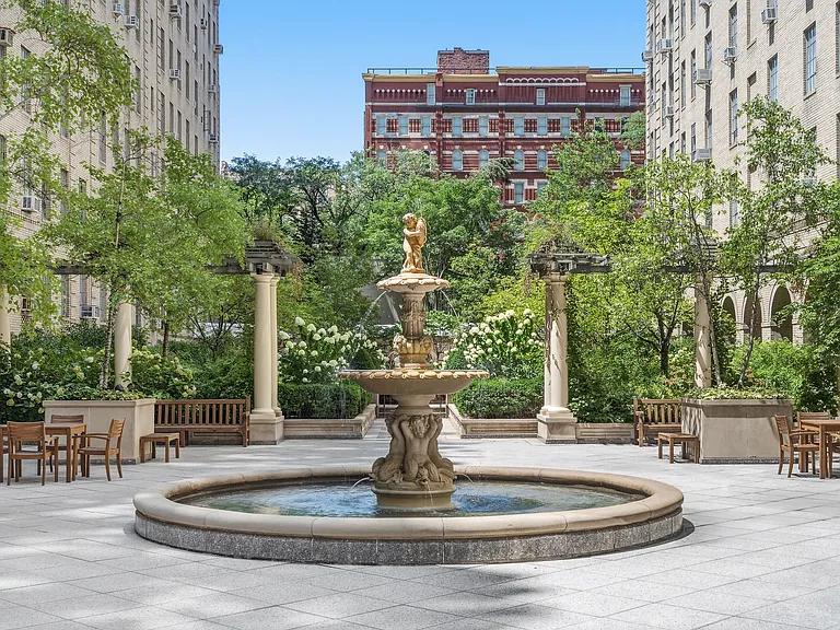 333 W 56th St #3C — Photo 5