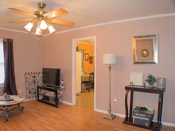 4th image of 208 Stone Dr