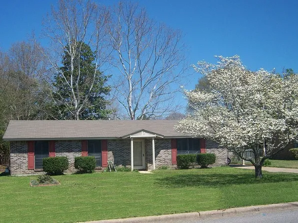 107 Country Club Dr, Prattville, AL 36067