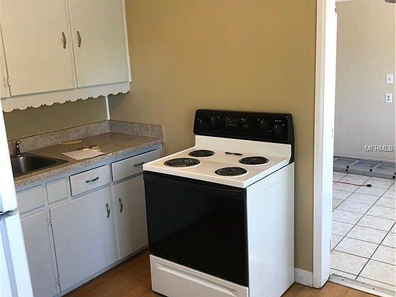 5th image of 1108 Marine St