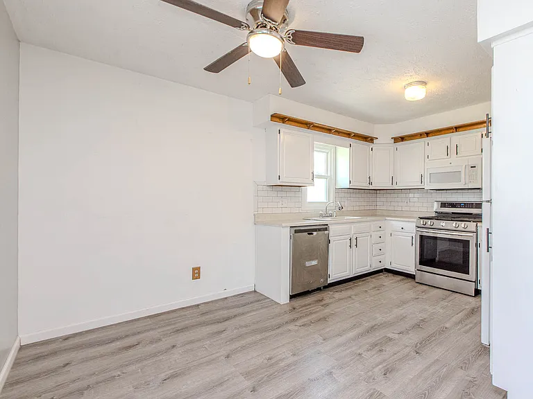 1408 Ridgeport Ave — Photo 7