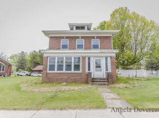 110 E Main St, Edmore, MI 48829