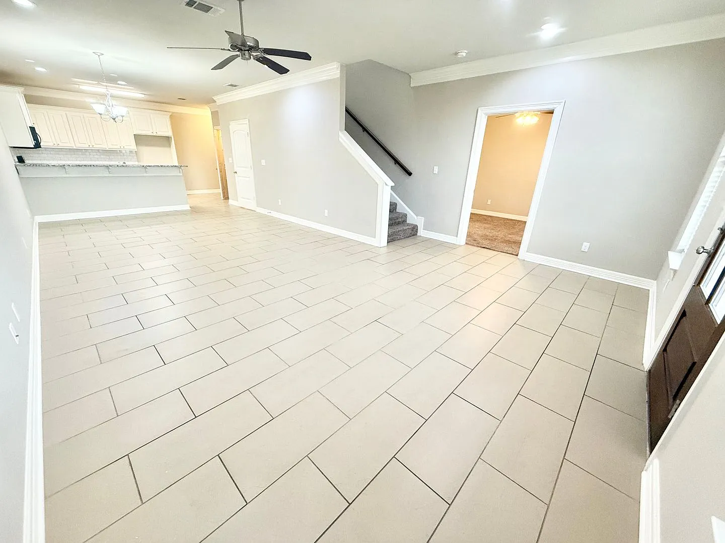 Luxury 3-bed, 2.5-bath!! — Photo 3