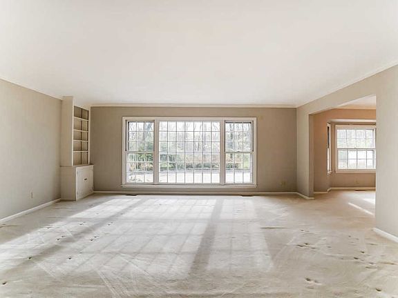 4th image of 8690 Hollyhock Dr