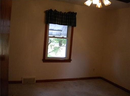 Bedroom-Carpeted